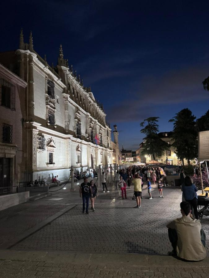Sonar En La Plaza Cervantes 1 Alcala de Henares Exterior photo