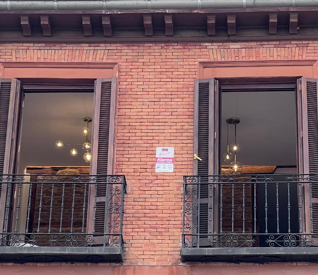 Sonar En La Plaza Cervantes 1 Alcala de Henares Exterior photo