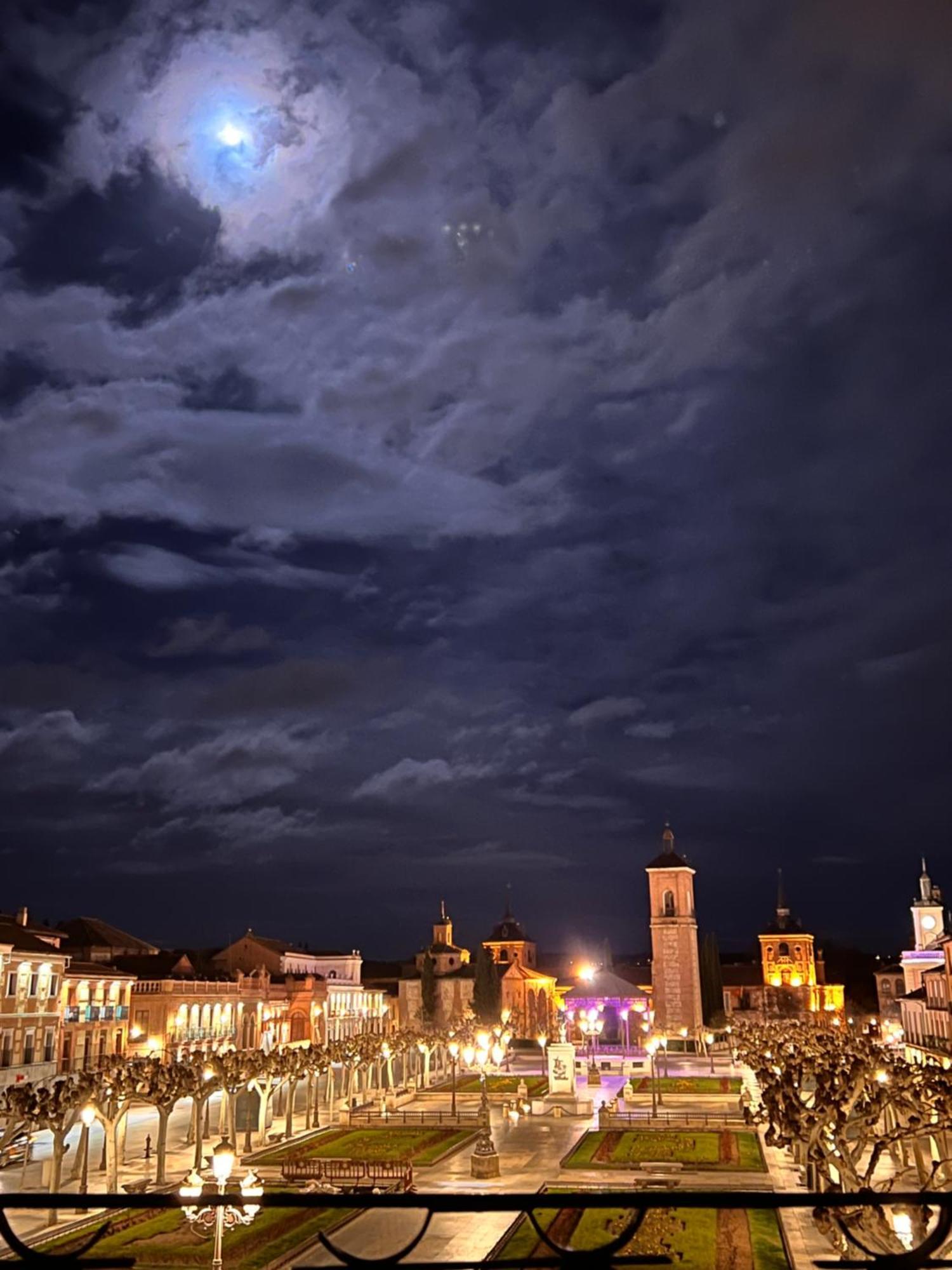 Sonar En La Plaza Cervantes 1 Alcala de Henares Exterior photo